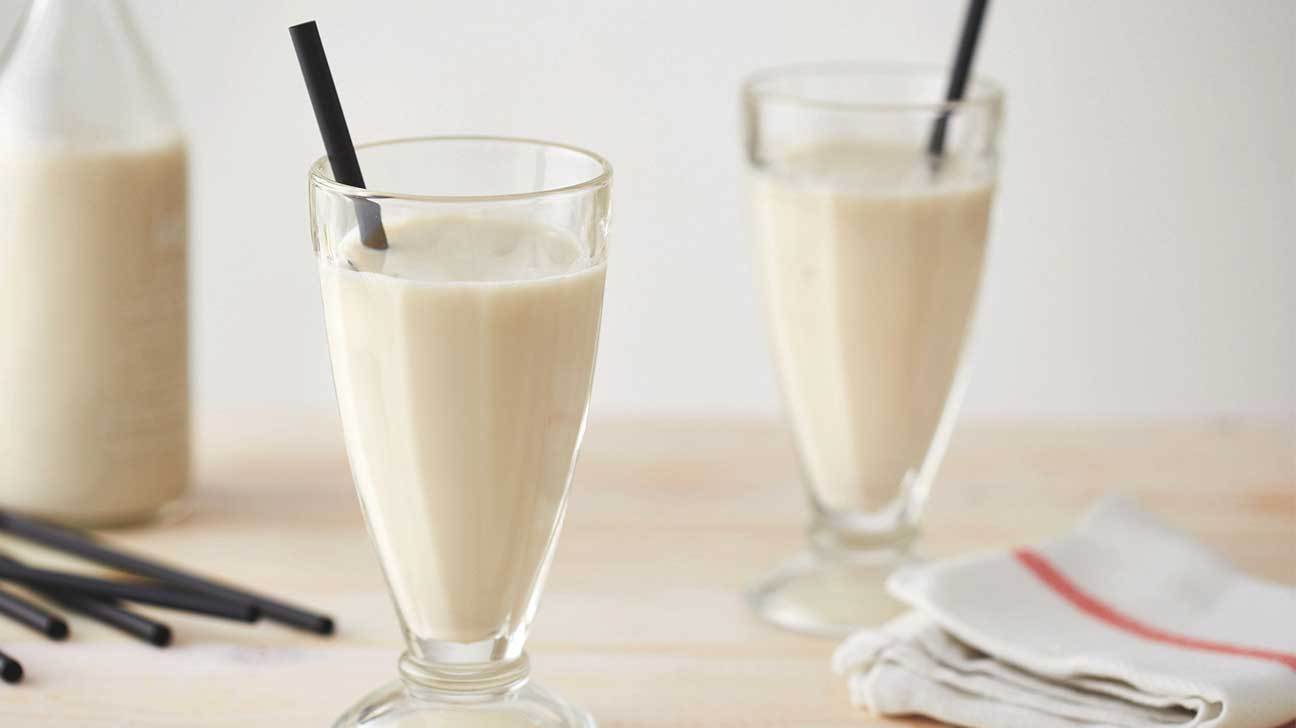 So Sánh Các Loại Sữa: Hạnh Nhân, Sữa Bò, Đậu Nành